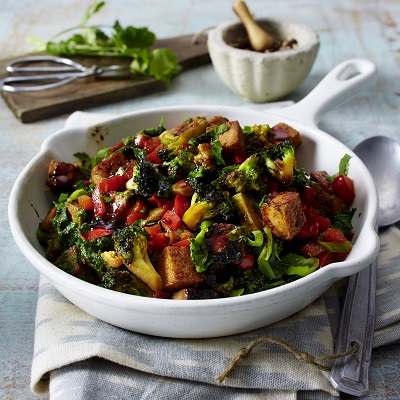 Vegan groentepannetje met tofu, spinazie en broccoli