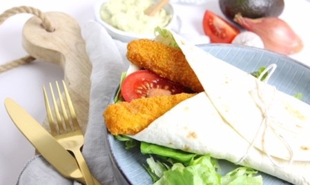 Vissticks op pitabroodje