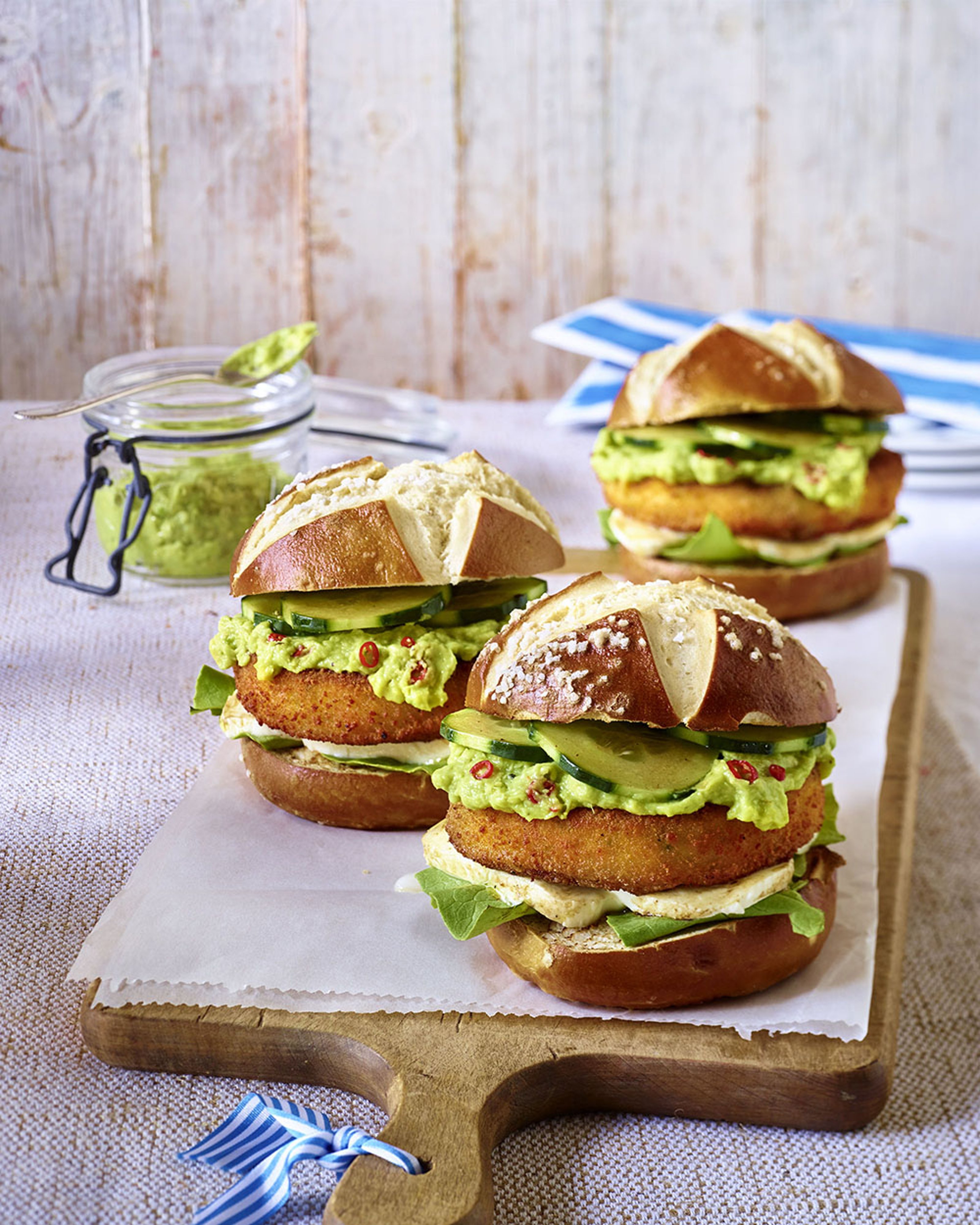 Veggie_Burger_mit_Ingwer_Guacamole.jpg